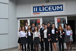 Członkowie Szkolnego Koła Wielkopolskiego Stowarzyszenia Pamięci Armii Krajowej