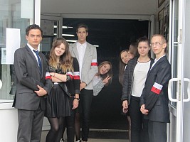 Członkowie Szkolnego Koła Wielkopolskiego Stowarzyszenia Pamięci Armii Krajowej