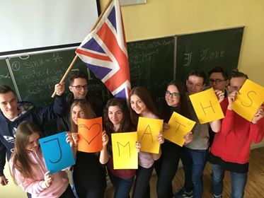 Konkursy: matematyczny i fizyczny po angielsku.