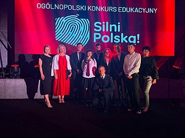 Laureaci og&oacute;lnopolskiego konkursu "Silni Polską!"