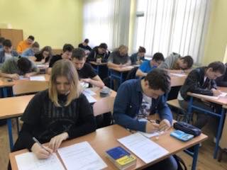 Konkursy fizyczny oraz matematyczny w języku angielskim